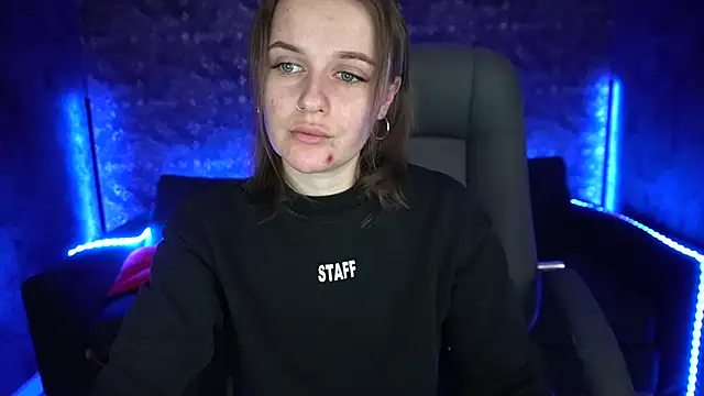 MaribelRiverr  online show from March 4, 2025, 9:29 am