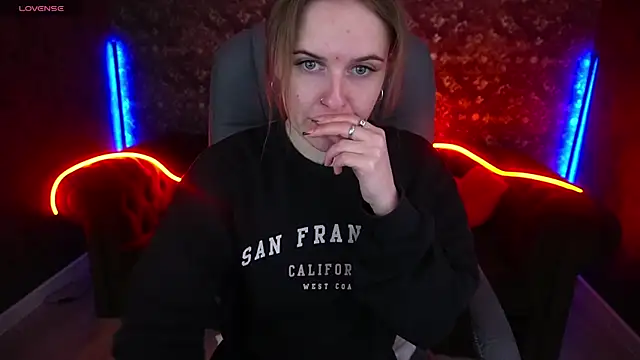 MaribelRiverr  online show from March 23, 2025, 6:16 am