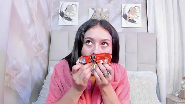 Jaslyn  Smith online show from February 20, 2026, 5:04 pm