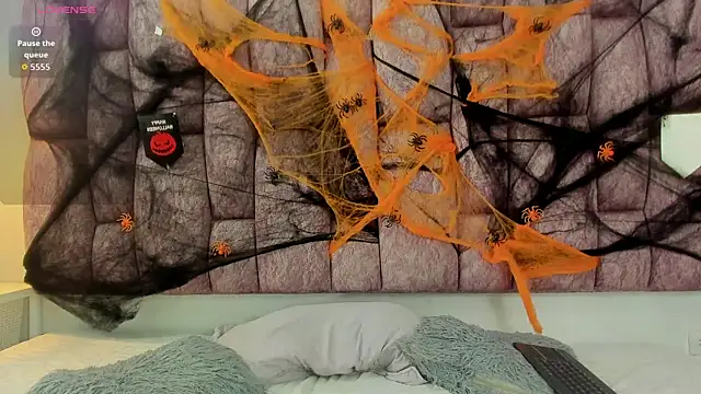 britanny-collyns online show from October 29, 2025, 7:46 pm