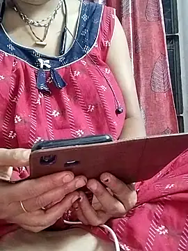 miss-Riy online show from April 25, 2026, 4:37 pm