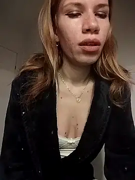 EvaRush online show from October 4, 2025, 5:25 pm