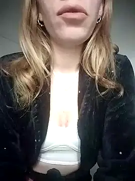 EvaRush online show from October 5, 2025, 9:05 pm