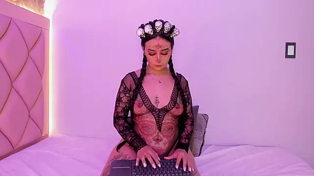 AntonellaQueenn online show from October 14, 2025, 11:00 am