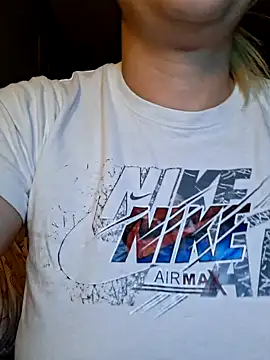 Snapshot of LaRa_forU chatting on September 26, 2025, 9:21 pm LaRa forU online show from September 26, 2025, 9:21 pm