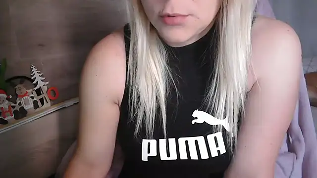 Snapshot of LaRa_forU chatting on October 1, 2025, 10:09 am LaRa forU online show from October 1, 2025, 10:09 am