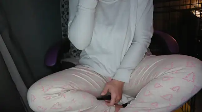 Snapshot of LaRa_forU chatting on February 25, 2025, 10:09 pm LaRa forU online show from February 25, 2025, 10:09 pm