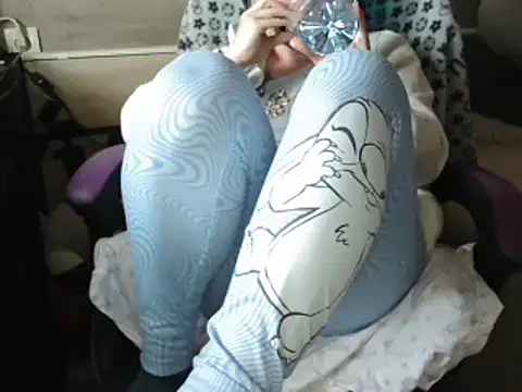 Snapshot of LaRa_forU chatting on March 16, 2025, 5:17 pm LaRa forU online show from March 16, 2025, 5:17 pm