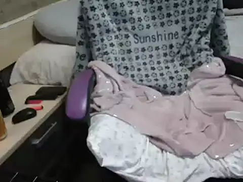 Snapshot of LaRa_forU chatting on March 14, 2025, 9:43 pm LaRa forU online show from March 14, 2025, 9:43 pm