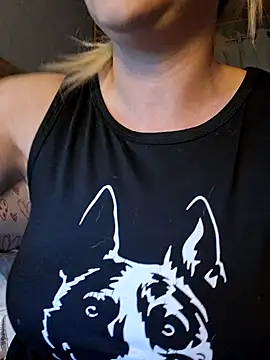 Snapshot of LaRa_forU chatting on September 25, 2025, 7:31 pm LaRa forU online show from September 25, 2025, 7:31 pm