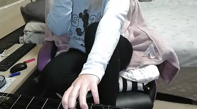 Snapshot of LaRa_forU chatting on March 2, 2025, 6:57 pm LaRa forU online show from March 2, 2025, 6:57 pm