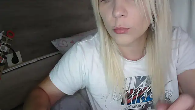 Snapshot of LaRa_forU chatting on September 27, 2025, 9:26 am LaRa forU online show from September 27, 2025, 9:26 am