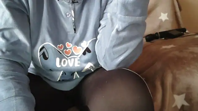 Snapshot of LaRa_forU chatting on December 1, 2025, 9:21 am LaRa forU online show from December 1, 2025, 9:21 am