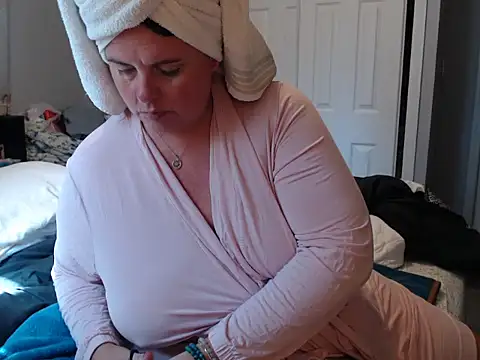 LauLauPAWG online show from September 10, 2025, 5:23 pm