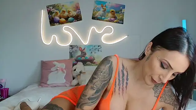 JuliaVegaOff online show from April 15, 2026, 11:59 am