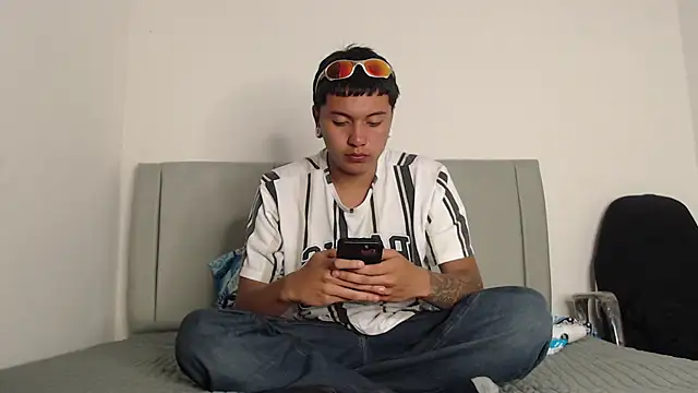 alex-lover online show from February 25, 2026, 2:56 am