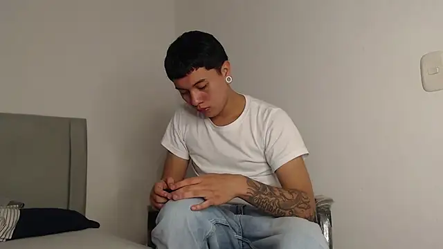 alex-lover online show from April 9, 2026, 3:41 am