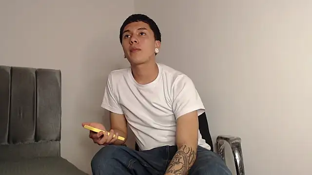 alex-lover online show from September 29, 2025, 1:01 am