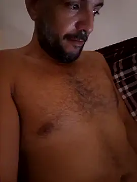 Snapshot of LUH133 chatting on May 28, 2026, 10:48 pm LUH133 online show from May 28, 2026, 10:48 pm