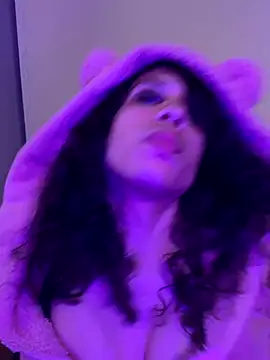 Snapshot of PeacockGoddess chatting on September 17, 2025, 11:51 pm PeacockGoddess online show from September 17, 2025, 11:51 pm