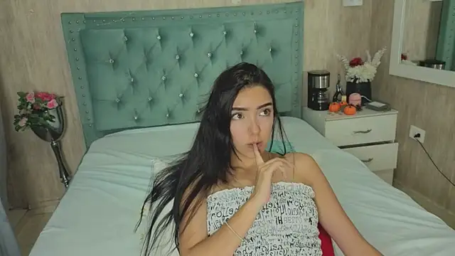 Snapshot of Marcelaa_fox chatting on July 6, 2026, 8:44 pm Marcelaa fox online show from July 6, 2026, 8:44 pm