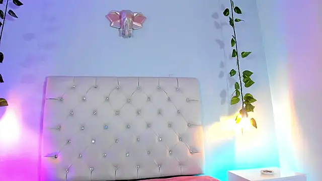 Snapshot of Isabella_Flowers chatting on November 28, 2025, 7:47 pm Isabella Flowers online show from November 28, 2025, 7:47 pm