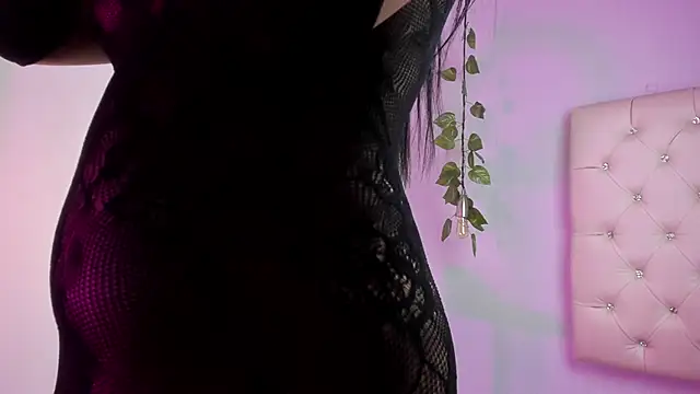 Snapshot of Isabella_Flowers chatting on November 14, 2025, 8:56 pm Isabella Flowers online show from November 14, 2025, 8:56 pm