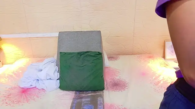 Chocolatte bar online show from February 26, 2025, 1:43 pm