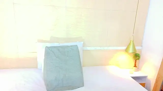 Chocolatte bar online show from November 11, 2025, 1:50 pm