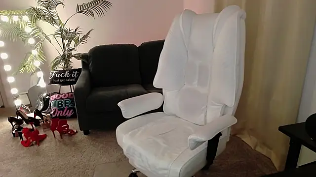 YourMarthaMayer online show from March 16, 2025, 7:49 pm