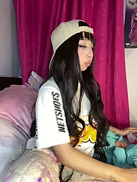 Snapshot of lunaapppp chatting on March 18, 2025, 3:23 am lunaapppp online show from March 18, 2025, 3:23 am