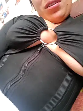 Sweel Leyva18 online show from October 6, 2025, 9:59 pm