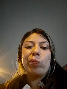 Sweel Leyva18 online show from March 22, 2025, 3:52 am