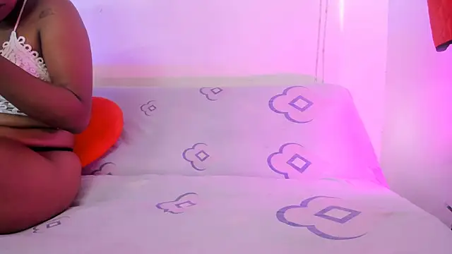 Snapshot of LoveBirds__1 chatting on October 14, 2025, 8:20 pm LoveBirds 1 online show from October 14, 2025, 8:20 pm