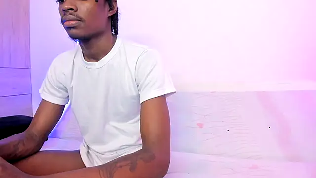 Snapshot of LoveBirds__1 chatting on September 22, 2025, 8:48 pm LoveBirds 1 online show from September 22, 2025, 8:48 pm