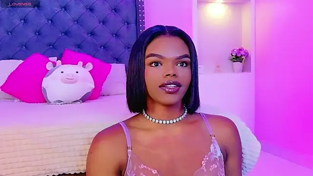 CamiEstrada online show from November 10, 2025, 3:00 am