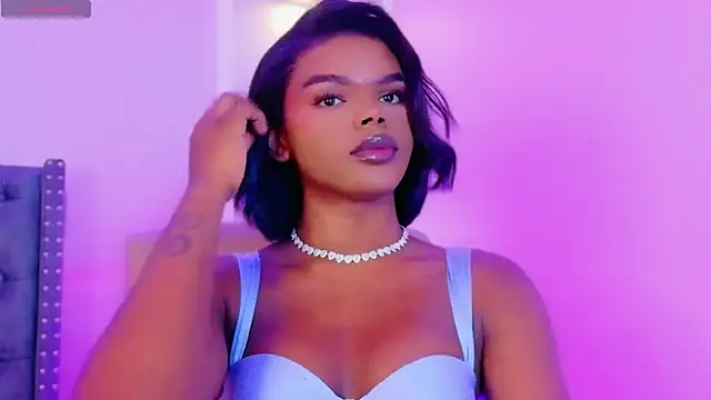 CamiEstrada online show from October 30, 2025, 9:44 pm