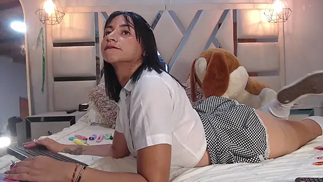 Luna Florez online show from April 11, 2026, 4:42 am