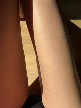 Naylee   online show from April 15, 2026, 11:49 am