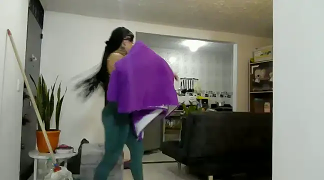 TinnaDawsom online show from March 2, 2025, 5:01 am