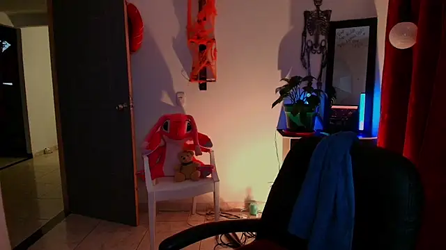 TinnaDawsom online show from October 18, 2025, 11:40 pm