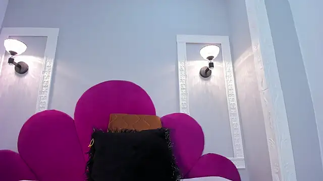 Ambber moon online show from March 19, 2025, 9:49 am