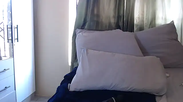 Foxybrownxx1 online show from February 1, 2026, 6:44 am