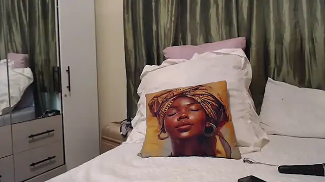 Foxybrownxx1 online show from September 27, 2025, 9:48 am