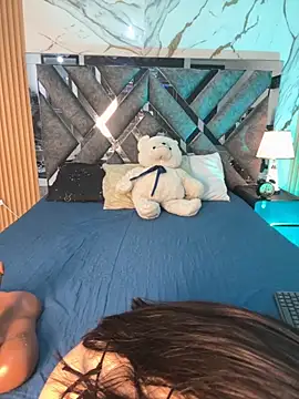 LylaLee111 online show from October 3, 2025, 1:01 pm