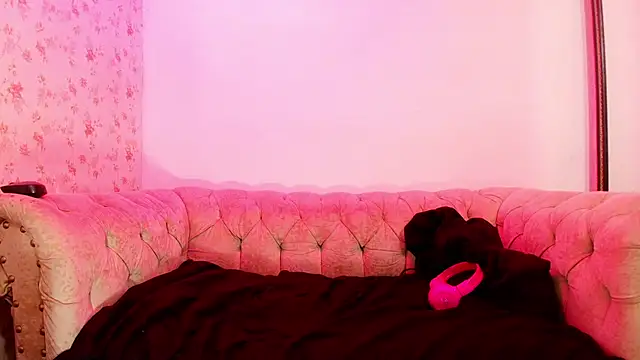 kira mz online show from October 4, 2025, 11:56 am