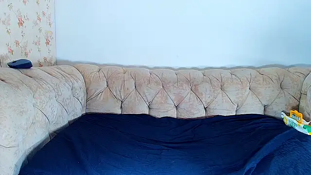 kira mz online show from September 24, 2025, 12:11 pm