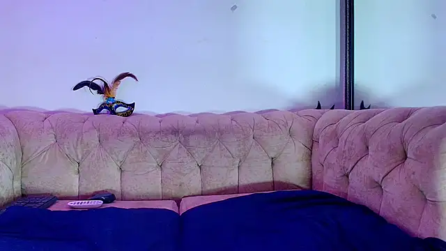 kira mz online show from November 8, 2025, 11:58 am