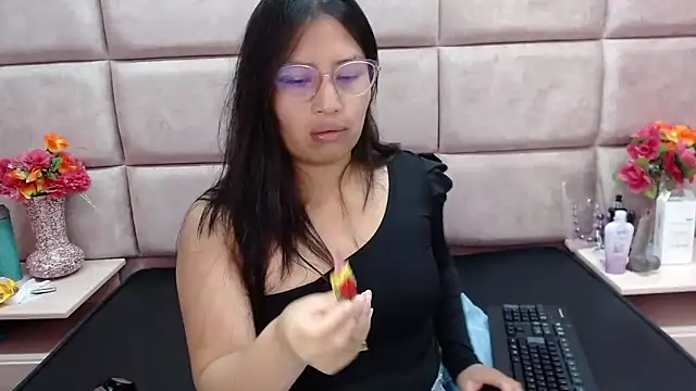 Snapshot of Miaa_Smiith_ chatting on March 1, 2025, 2:48 am Miaa Smiith online show from March 1, 2025, 2:48 am