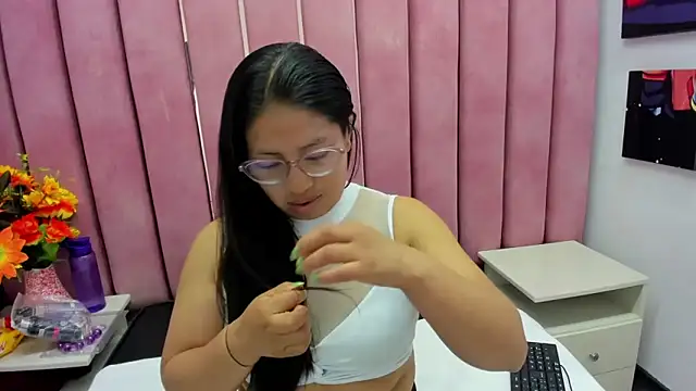 Snapshot of Miaa_Smiith_ chatting on October 19, 2025, 4:26 am Miaa Smiith online show from October 19, 2025, 4:26 am